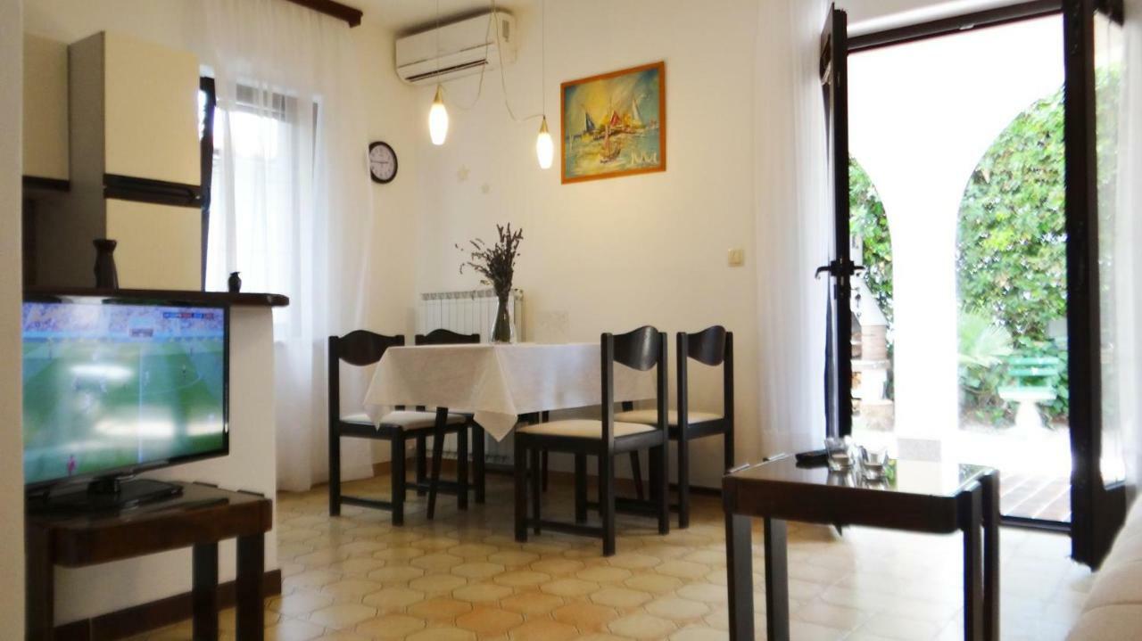 Apartman Magasic Krk Town Bagian luar foto